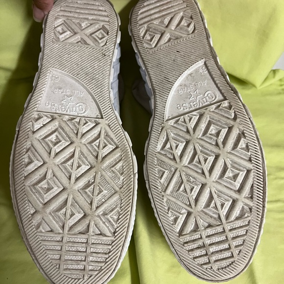 Converse Chuck Taylor’s - Picture 4 of 5